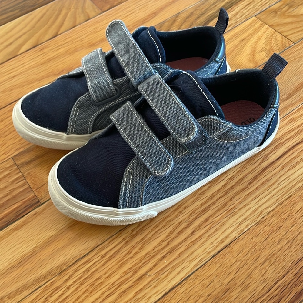 Old Navy size 10 blue/navy Velcro sneakers